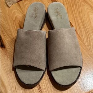 New in Box Seychelles Taupe Suede Mules, Size 11